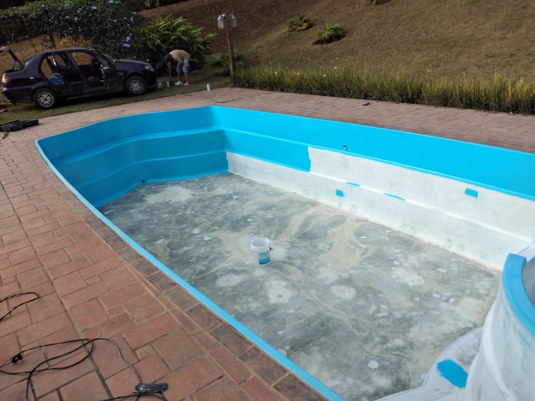 R10 limpeza de piscinas Limpeza de piscinas residência e