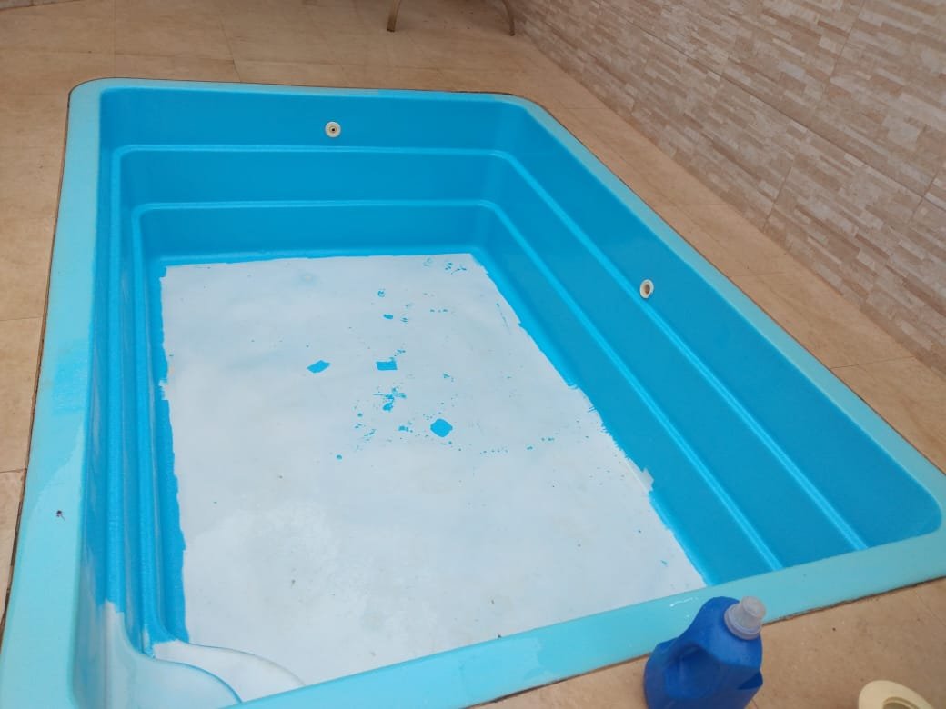 R10 limpeza de piscinas Limpeza de piscinas residência e